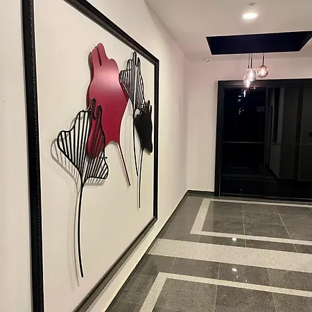 Sunlight Luxe Apartment